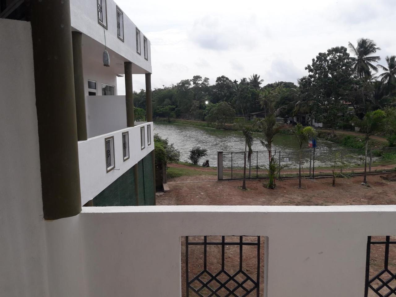 Kanora Lake Resort Maharagama Exteriör bild