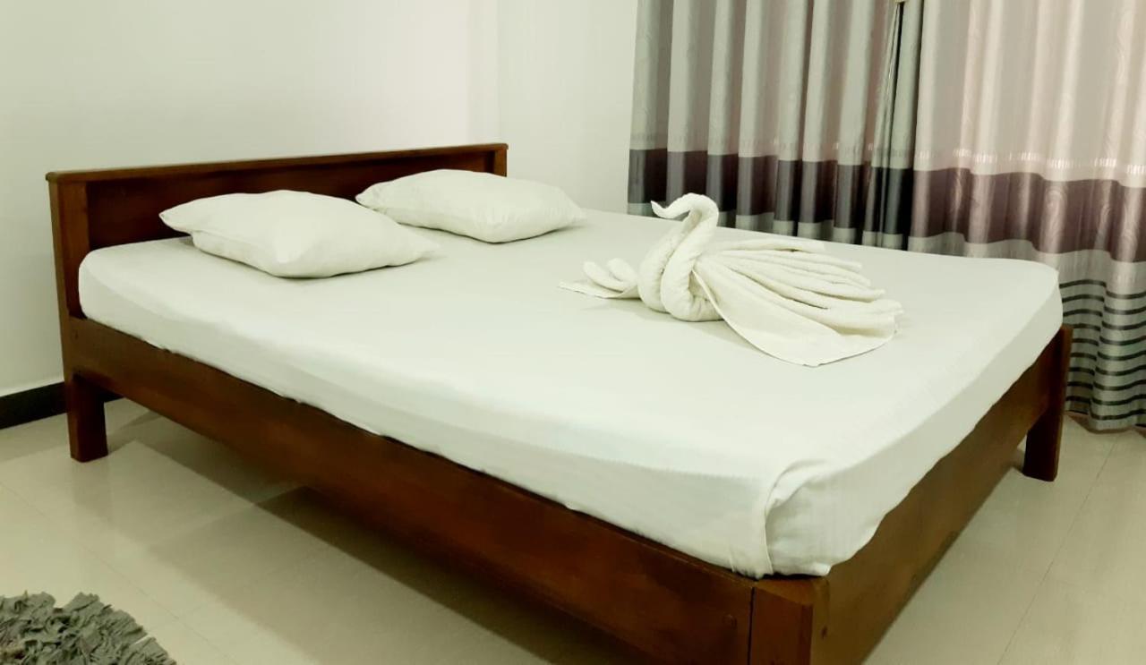 Kanora Lake Resort Maharagama Exteriör bild
