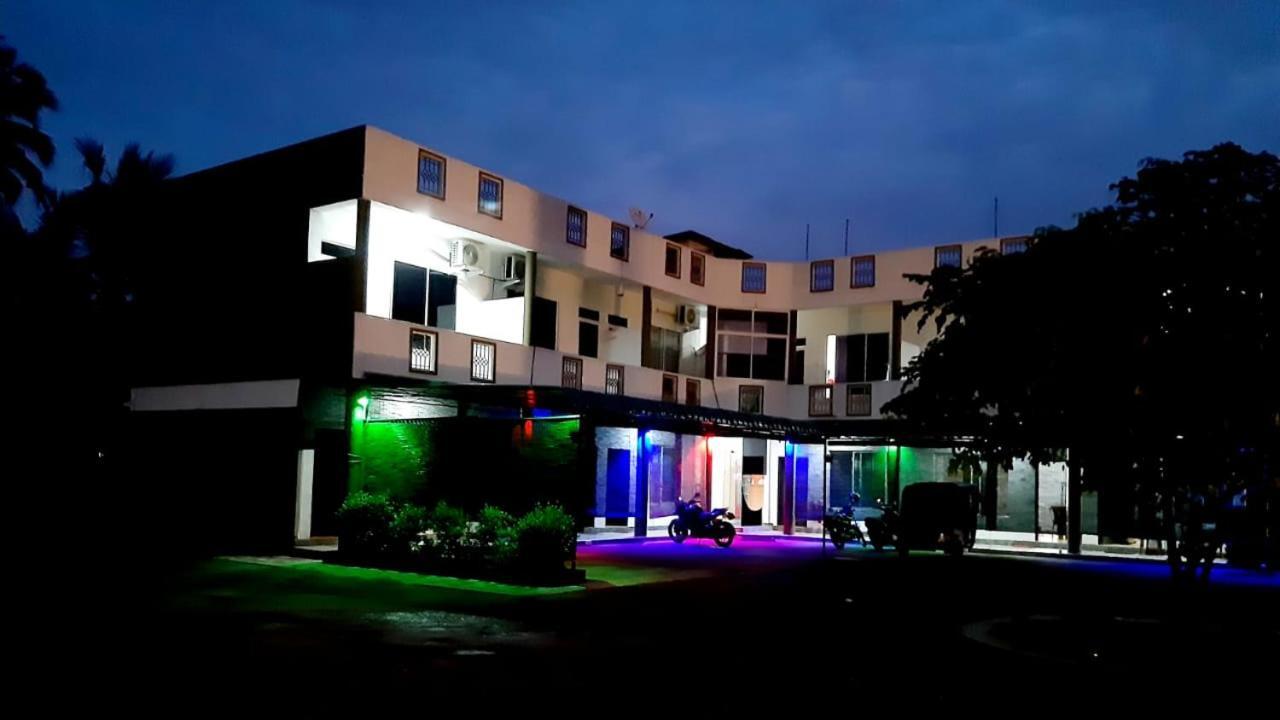 Kanora Lake Resort Maharagama Exteriör bild